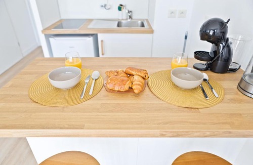 Vigneux-sur-Seine Apartment | Studio Orly 15 min I Balcon, cuisine, Wi-Fi rapide