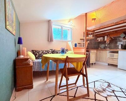 Taulignan Apartment | Studio Piscine en Drôme Provençale Repas Asiatique sur demande