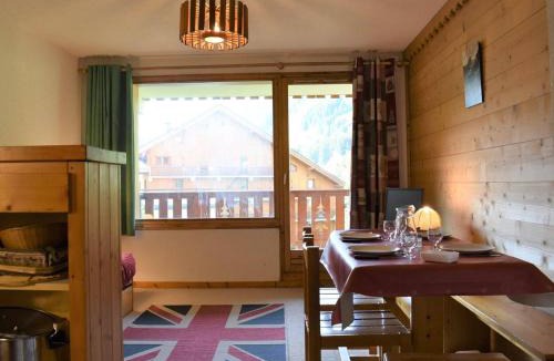 Meribel Centre Apartment | Studio pour 4 à Méribel, près des pistes, balcon, casier à ski, animaux non acceptés - FR-1-180-6