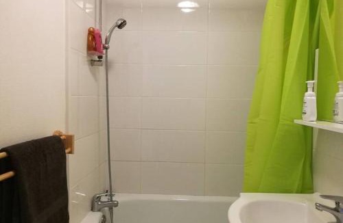 Up 1.5 Saint-Ferreol Apartment | Studio proche centre ville avec Garage Machine à Laver