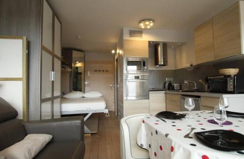 Chantemerle Apartment | Studio rénové 4 pers à Saint-Chaffrey avec balcon, classé 3 étoiles - FR-1-330E-117