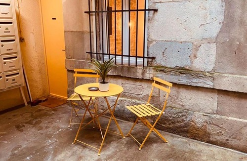 Besancon Old Town Apartment | Studio rénové avec patio, coeur du centre ville
