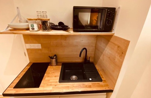 Besancon Old Town Apartment | Studio rénové avec patio, coeur du centre ville