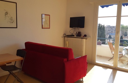 Menton Apartment | Studio sea view, wifi, spacious + balcony, near beach and shops