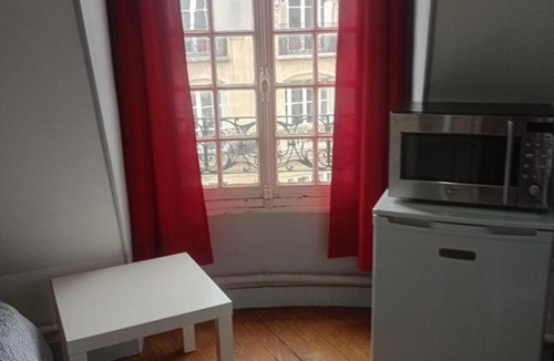 Quartier de la Monnaie Apartment | STUDIO ST MICHEL