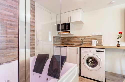 Villeneuve-le-Roi Apartment | Studio Stand by Me - Studio Apartment, Sleeps 2