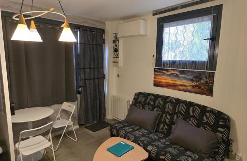 Lemasson Apartment | Studio tout équipé et chaleureux en rez de chaussée, parfait pour explorer Montpellier