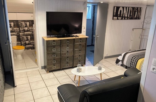 Frouard Apartment | Studio, Tout Équipé Neuf Avec Terrasse, rue Calme à 8 km de Nancy