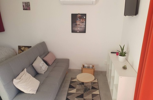 Mornas Apartment | Studio Tout Confort
