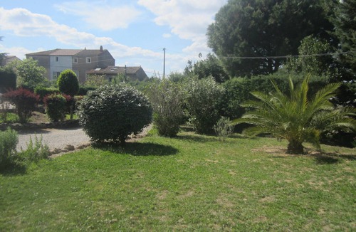 Marcorignan Apartment | studio with swimming pool on 3000 m of wooded land
