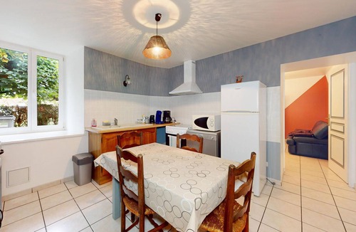 Trouvans Apartment | Stunning apartment in Trouvans with WiFi