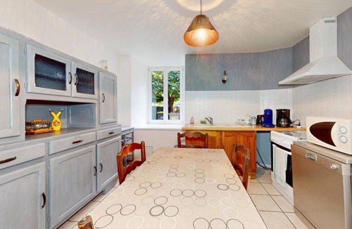 Trouvans Apartment | Stunning apartment in Trouvans with WiFi