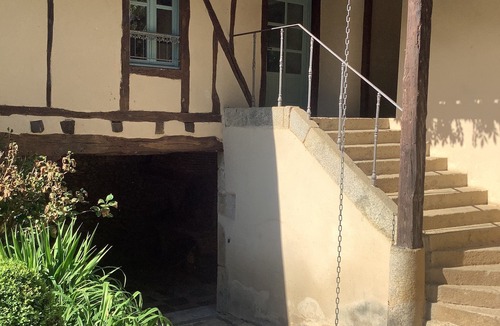 Castres House | Stunning Courtyard Gite in renovated 17th Century Estate with large shared pool