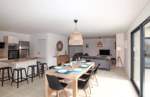 La Begude-de-Mazenc House | Stunning home in La Bégude de Mazenc