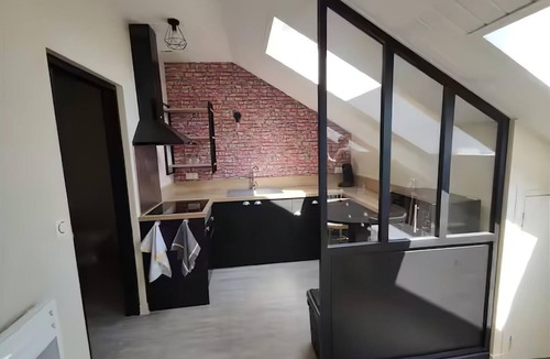 Arbois Apartment | Stunning studio apartment in a residential complex on Rue de Courcelles