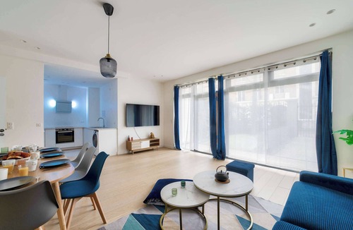 Saint-Mande Apartment | Stylish 3 bdr & Garden Oasis on the Edge of Paris