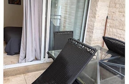Alfortville Apartment | Sublime 3-room apartment facing the Seine with a lovely terrace.