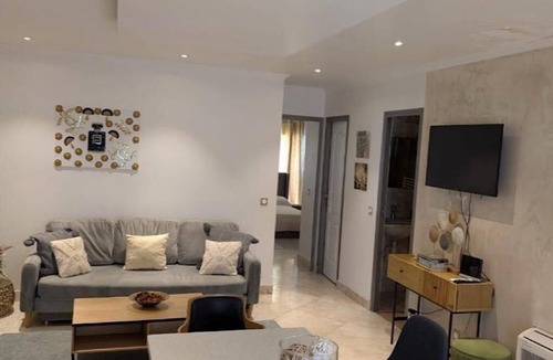 Alfortville Apartment | Sublime 3-room apartment facing the Seine with a lovely terrace.
