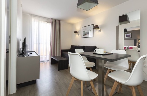 Quartier Saint-Leon Condo | Suite Équipée à 200m du Centre | Accès Piscine