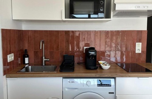 La Verpilliere Apartment | Suite Ô Maé Climatisé proche Village Outlet - Aéroport
