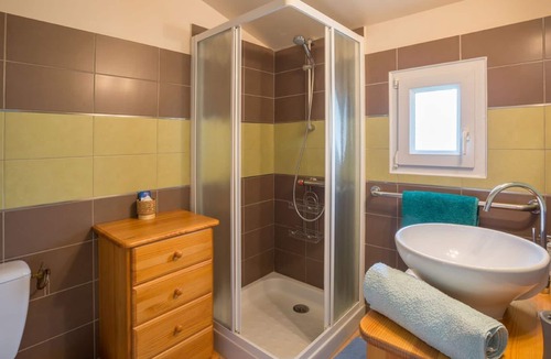 Villeneuve-de-Berg Bed & Breakfast | SUITE 4p. 2 bedrooms in free management, PARK, kitchen/large room