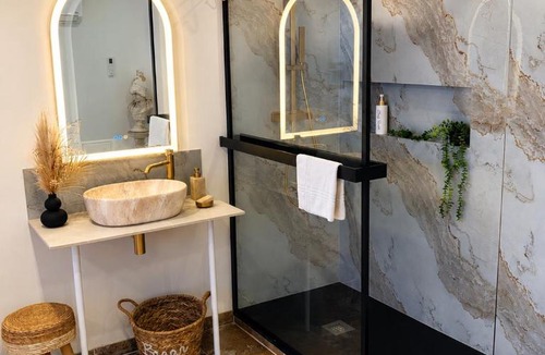 Rochegude Apartment | Suite avec jacuzzi DOLCE NOTTE