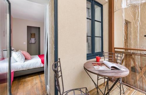 Charlieu Apartment | Suite de caractère 2 chambres & détente balnéo