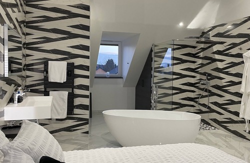 Roye Bed & Breakfast | Suite Pleine Lune luxury serenity, outdoor jacuzzi-waterfall shower-island bathtub