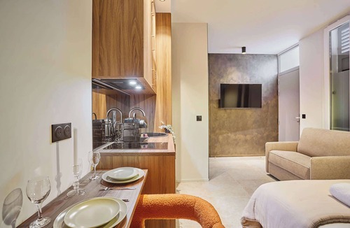 Vincennes Apartment | Suite Premium facing the Chateau de Vincennes