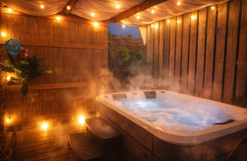 Saint-Joseph Bed & Breakfast | Suite Privé avec Spa haut de gamme, Salle de Cinéma, Massage etc