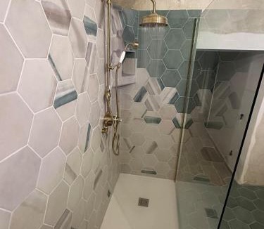 Livron-sur-Drome Apartment | Suite secrète avec jacuzzi ambiance romantique