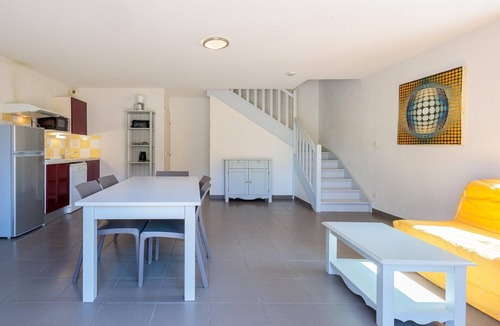 Aubignan House | Sunlit Provençal House with Terrace