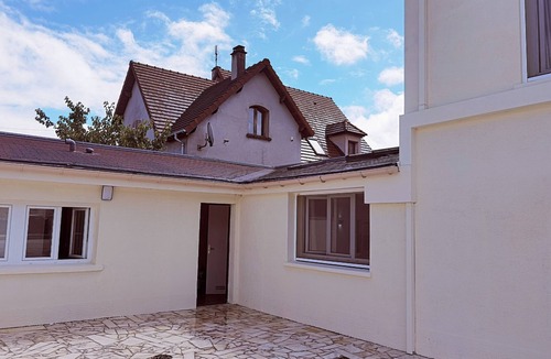 Villemomble Apartment | Sunny Studio near métro & Paris with Free Parking（N2)