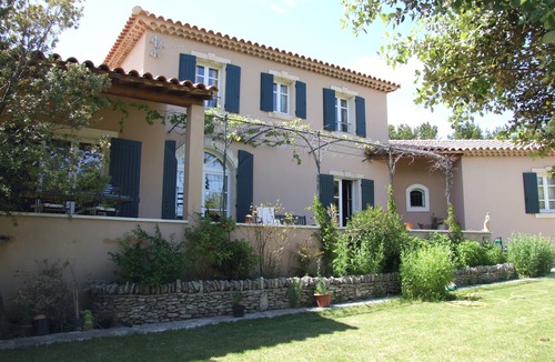 L'Isle-sur-la-Sorgue Villa | Superb air-conditioned country house in a quiet location with heated secure swimming pool