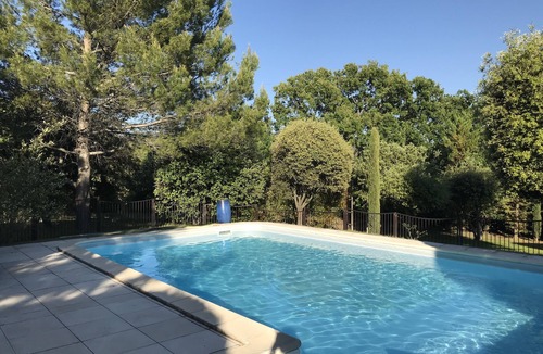 L'Isle-sur-la-Sorgue Villa | Superb air-conditioned country house in a quiet location with heated secure swimming pool