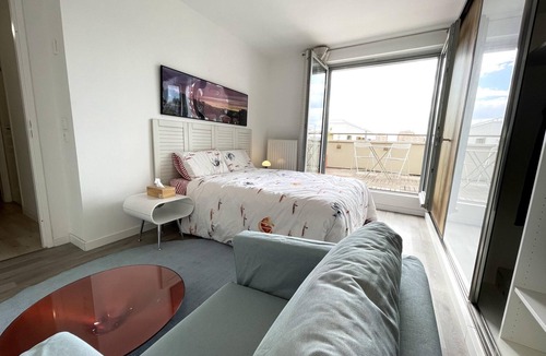 Arcueil Apartment | Superb apartment in T3 residence (Air conditioning and parking options)