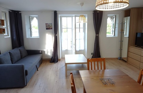 Pont-sur-Yonne Apartment | Superb studio in town center