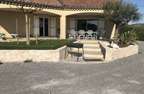 Villeneuve-de-Berg House | superb villa with swimming pool in a quiet area near the river