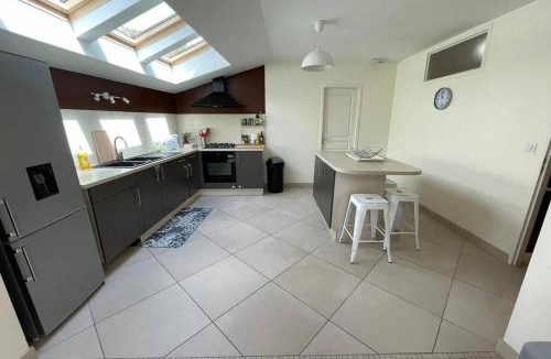 Tain-l'Hermitage Apartment | Superbe appartement avec 2 Chambres - 9 Personnes - Parking Privé