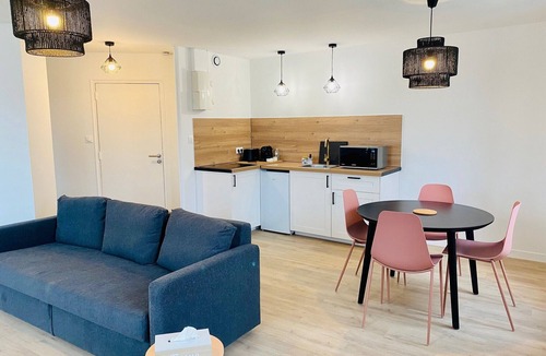 Montceau-les-Mines Apartment | Superior Apartment - Street View