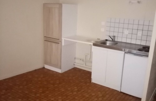 Baume-les-Dames Apartment | T1 Dans le Vieux Centre. Avec Salle de Bain Séparée et Baignoire. Spacieux Calme