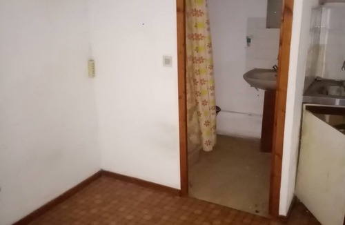 Baume-les-Dames Apartment | T1 Dans le Vieux Centre. Avec Salle de Bain Séparée et Baignoire. Spacieux Calme