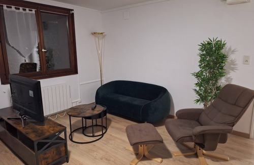 Pougny Apartment | T2 close to Swiss customs, train to Geneva (20 min), TPG bus