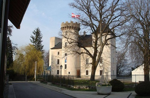 La Roche-sur-Foron Apartment | T2 historic town center with castle
