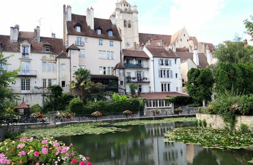 Lons-le-Saunier Condo | T2 lumineux avec Wi-Fi & cuisine équipée