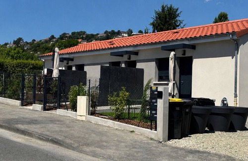 Montjuzet Apartment | T2 Puy de Dôme Chic, Cozy & Ideally Located