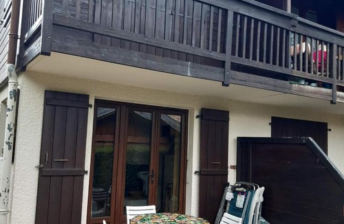 Les Tines Apartment | T2 rez-de-jardin Chamonix avec parking et vue Mont Blanc - FR-1-517-65