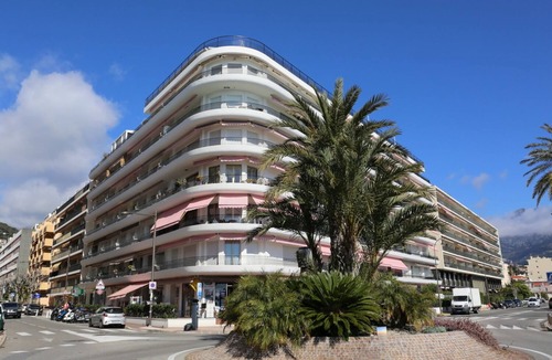 Roquebrune-Cap-Martin Apartment | T3 directly by the sea 4/5 people. A/C, enclosed garage, amazing view.