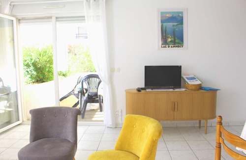 Doussard Apartment | T3 single-storey apartment in quiet central Doussard