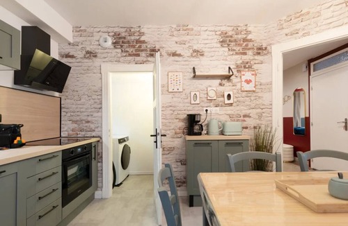 Plantieres Queuleu Apartment | The Atelier Apartment, 4-star rated, sleeps up to 5 people